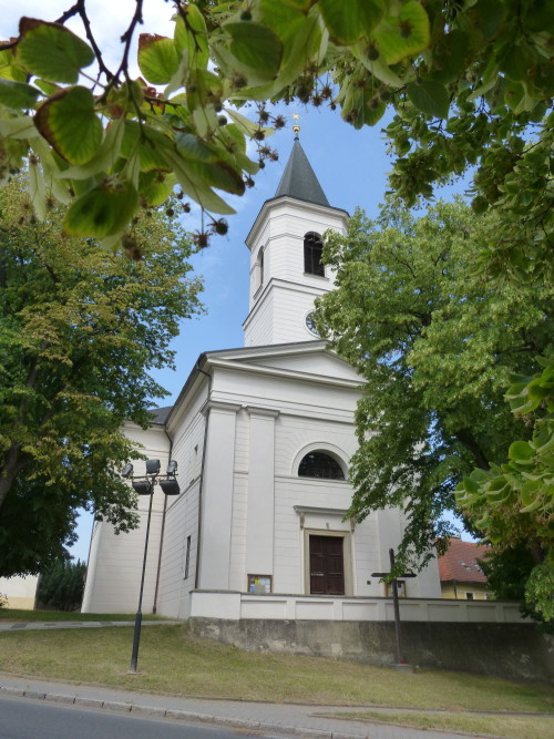 Snímek lip s břevnovským kostelíkem od Mirka Endršta.